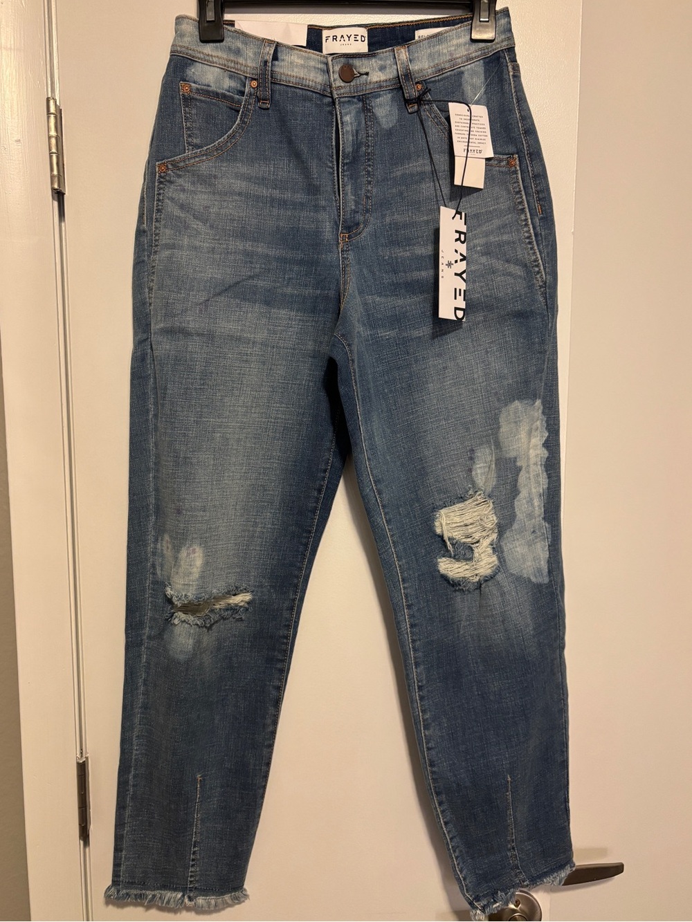 NWT Frayed Relaxed Tapered High waisted jeans
